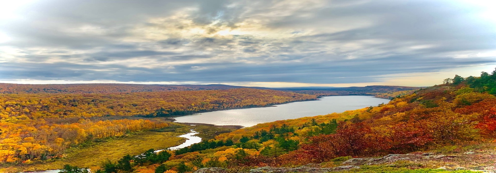 Lake of the Clouds in the fall image slide